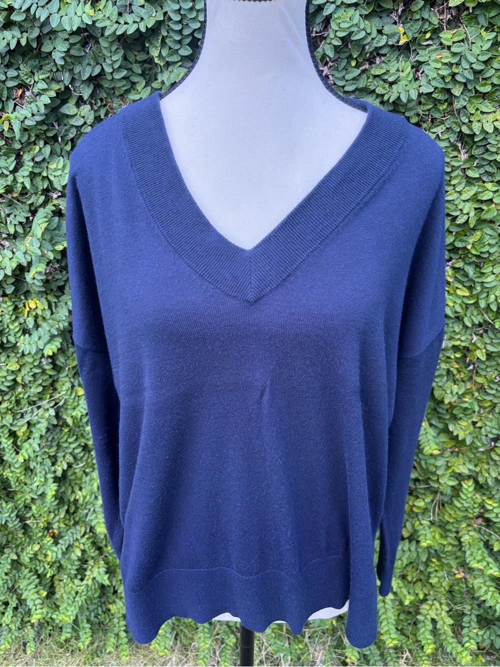 Treasure & Bond Navy V-Neck Women's Sweater Large Cashmere Lenzing